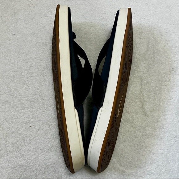 OluKai Nu'a Pi'o Black & White Thong Flip Flop Sandals - Size 11 - Picture 8 of 10